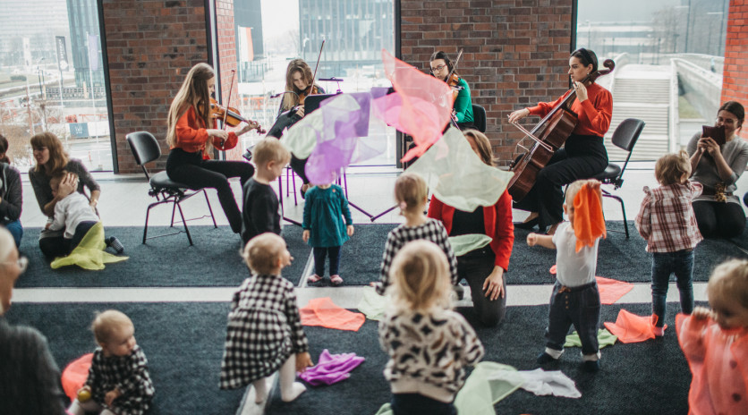 children playing with an animation scarfs