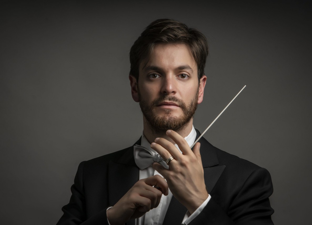 Portrait photograph of conductor Michele Spotti.