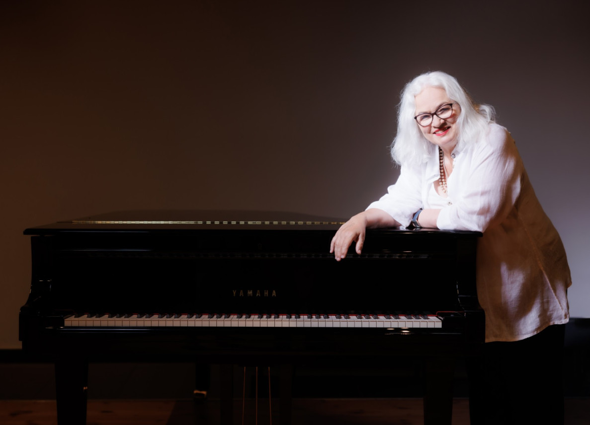 Ewa Pobłocka with a piano