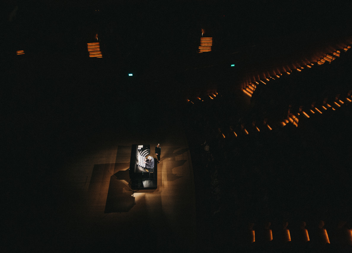 Julian Gembalski playing the NOSPR organ